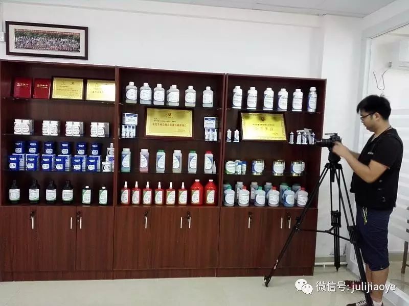 CCTV《牛商论道》栏目摄制组走进聚力胶粘 CCTV《牛商论道》栏目摄制组走进聚力胶粘
