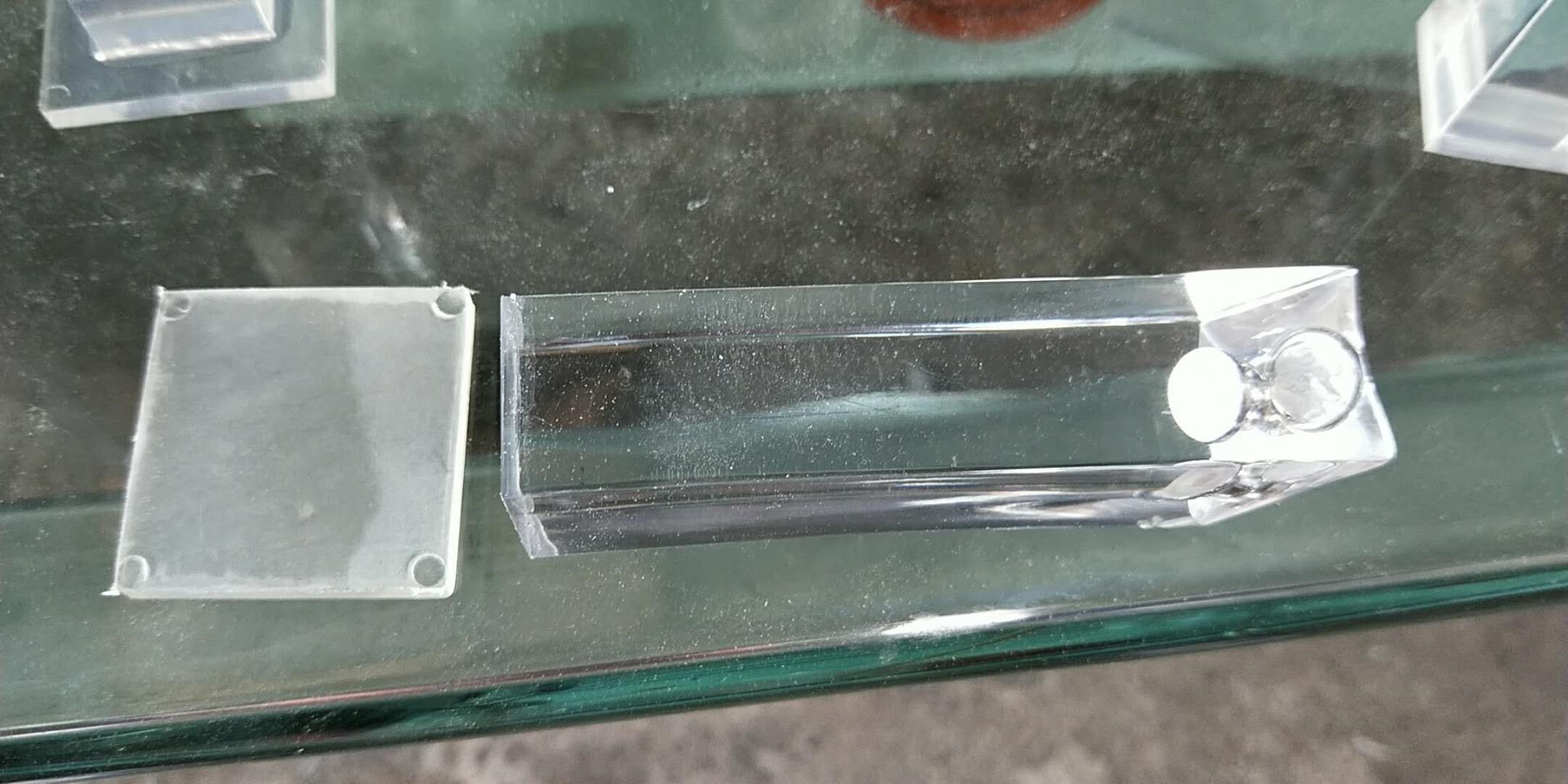 PVC粘亚克力用什么胶水?聚厉牌塑料UV胶高透明高强度